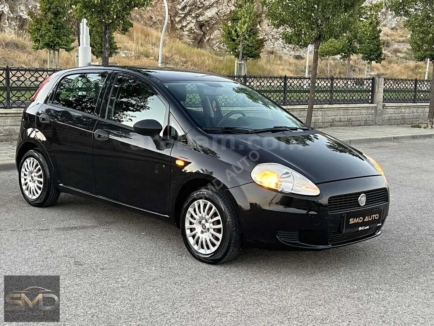 Galeriden Fiat Punto Grande 1.4 Fire S&S 2011 Model Sivas 51.000 km Siyah 3