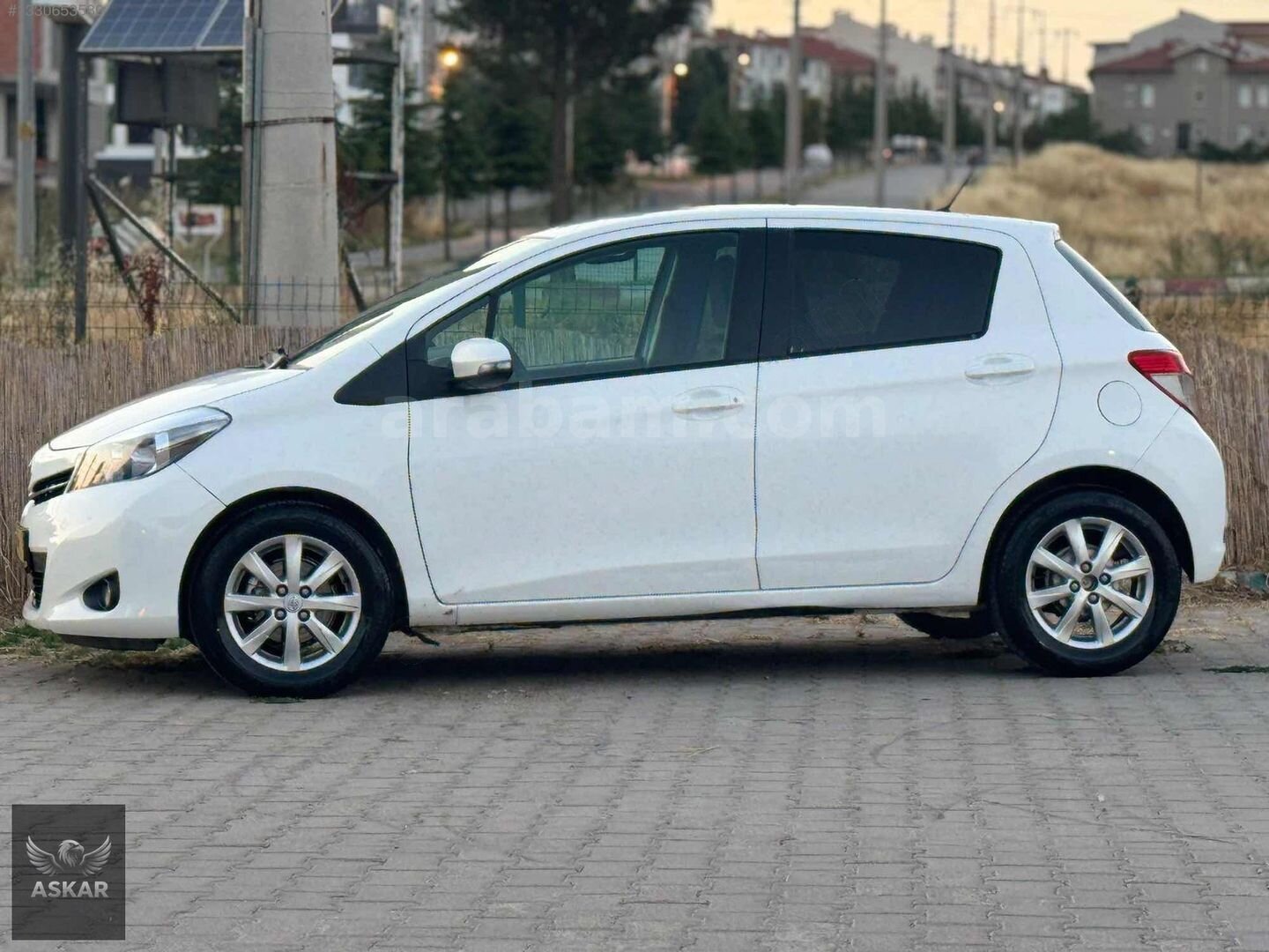 Galeriden Toyota Yaris 1.33 Fun Special 2014 Model Kütahya 105.000 km Beyaz 4