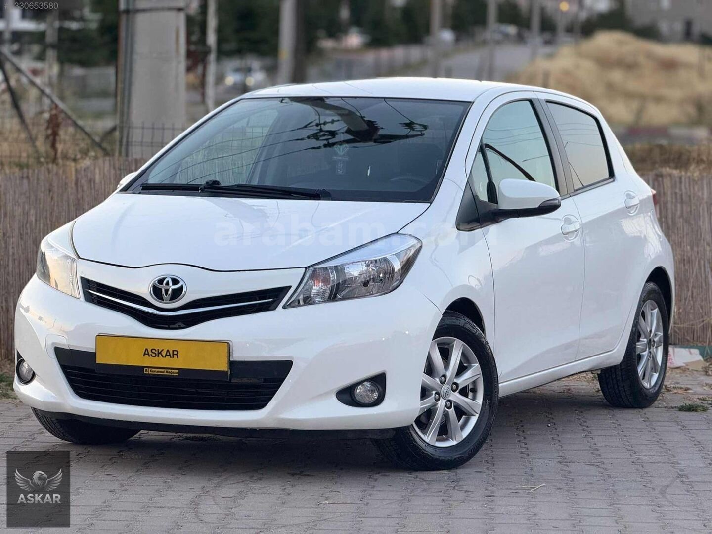 Galeriden Toyota Yaris 1.33 Fun Special 2014 Model Kütahya 105.000 km Beyaz 3