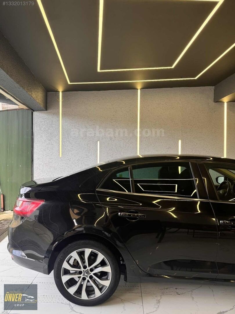 Galeriden Renault Megane 1.5 Blue DCI Icon 2022 Model Trabzon 104.000 km Siyah 5
