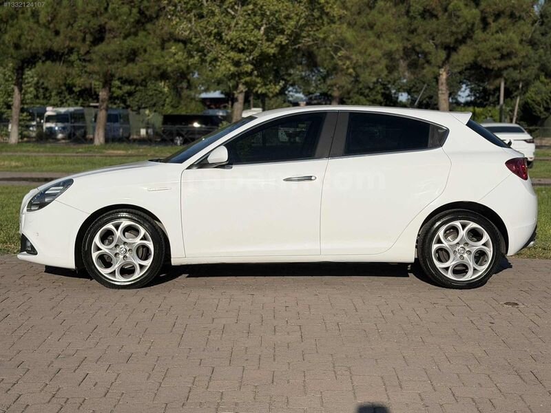 KK-12 TAKSİT 2017 MODEL DİZEL OTOMATİK ALFA ROMEO 3