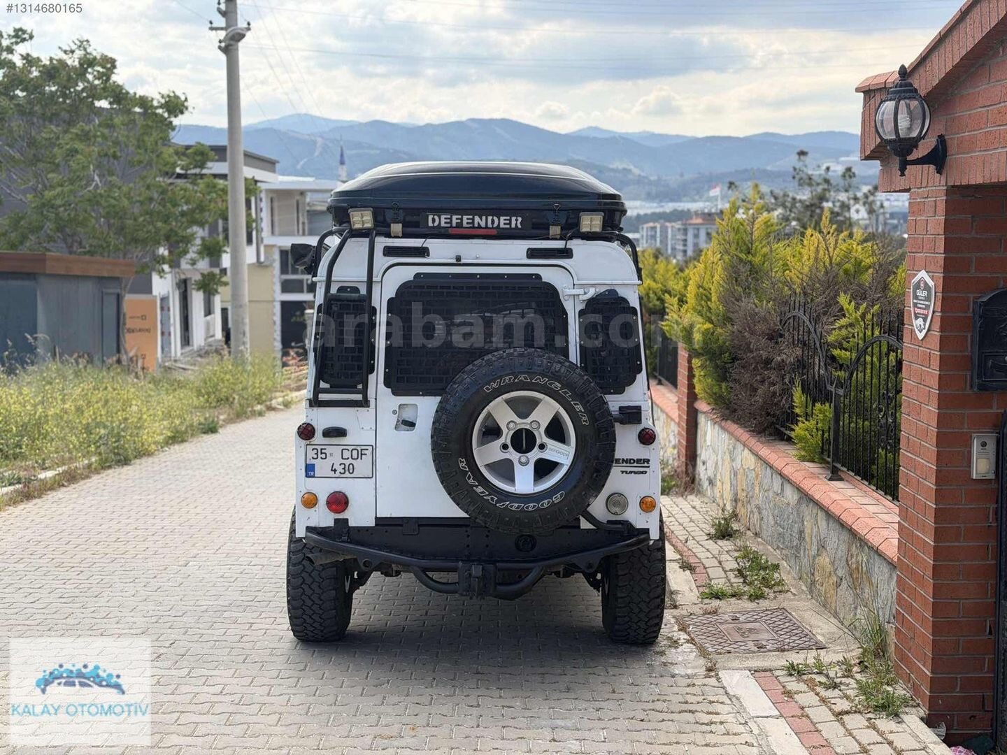 LAND ROVER DEFENDER ARAÇ İSTANBULDA GÖRÜLEBİLİR 3