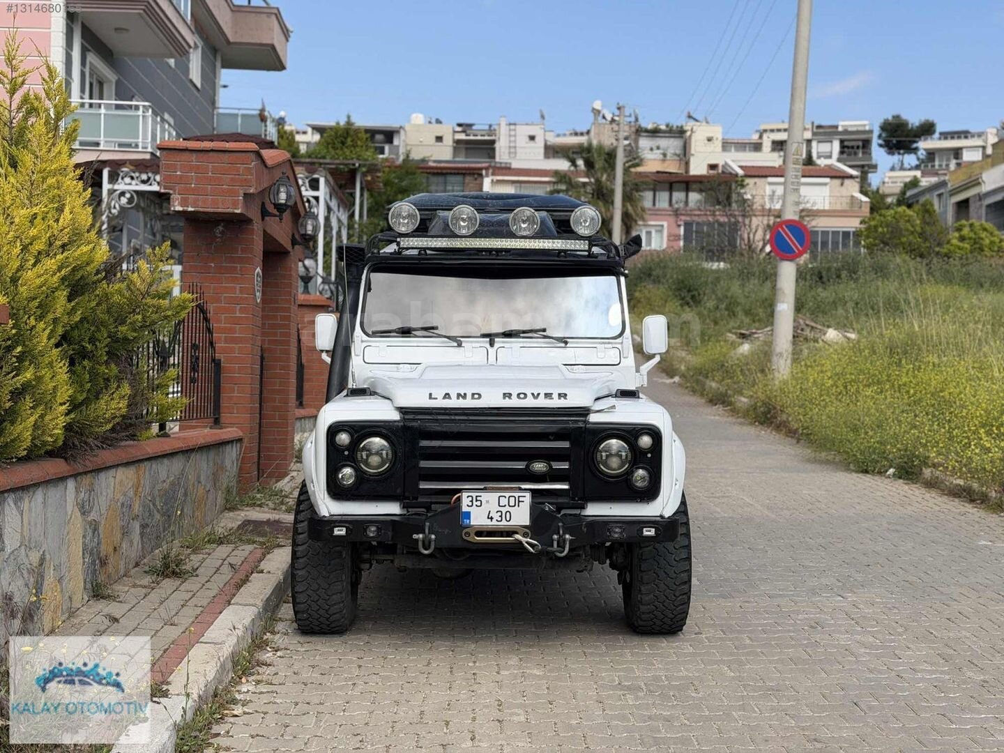 LAND ROVER DEFENDER ARAÇ İSTANBULDA GÖRÜLEBİLİR 4