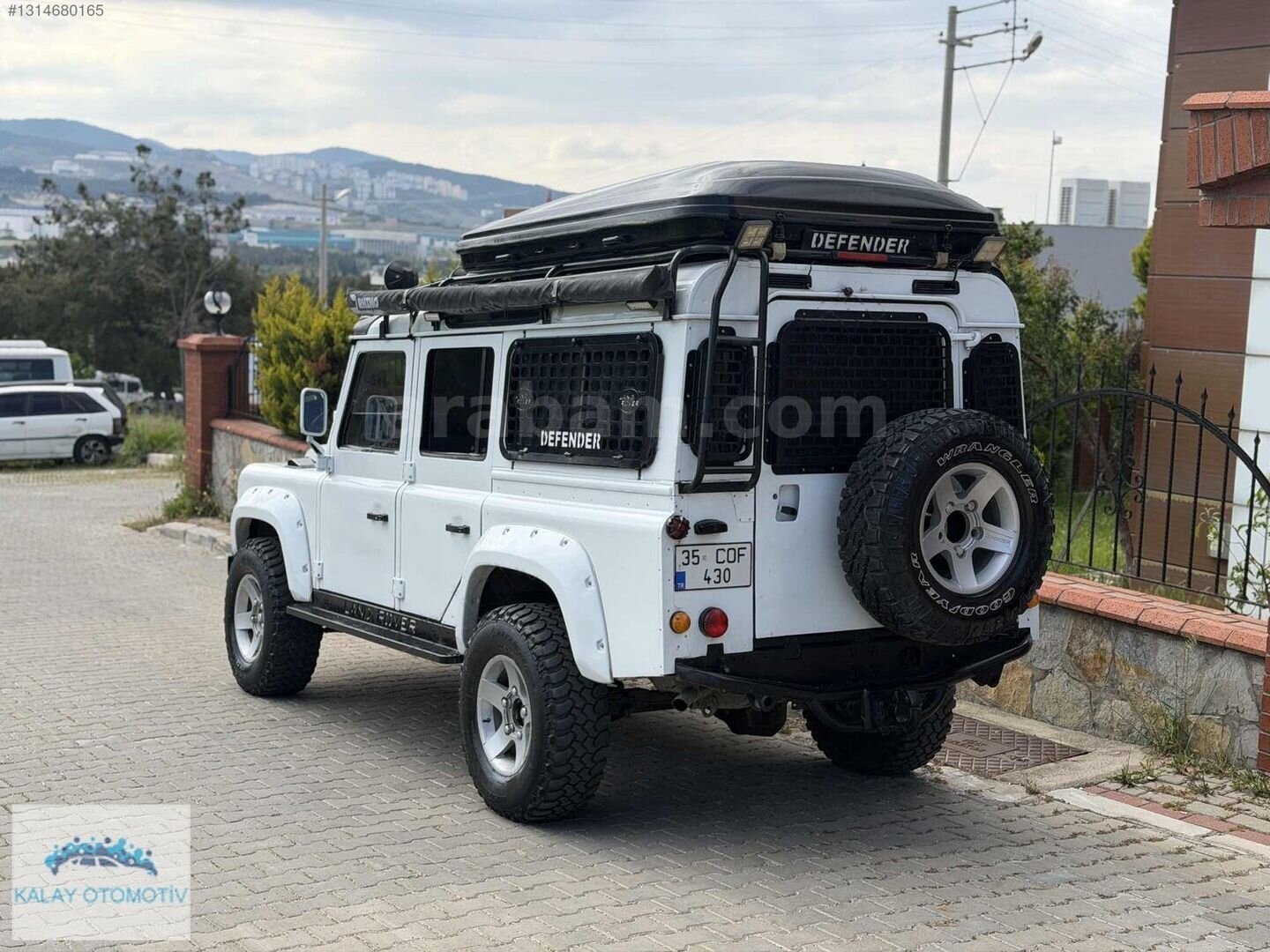 LAND ROVER DEFENDER ARAÇ İSTANBULDA GÖRÜLEBİLİR 2