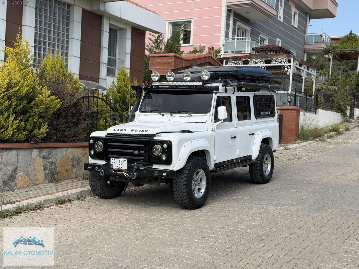 LAND ROVER DEFENDER ARAÇ İSTANBULDA GÖRÜLEBİLİR 1