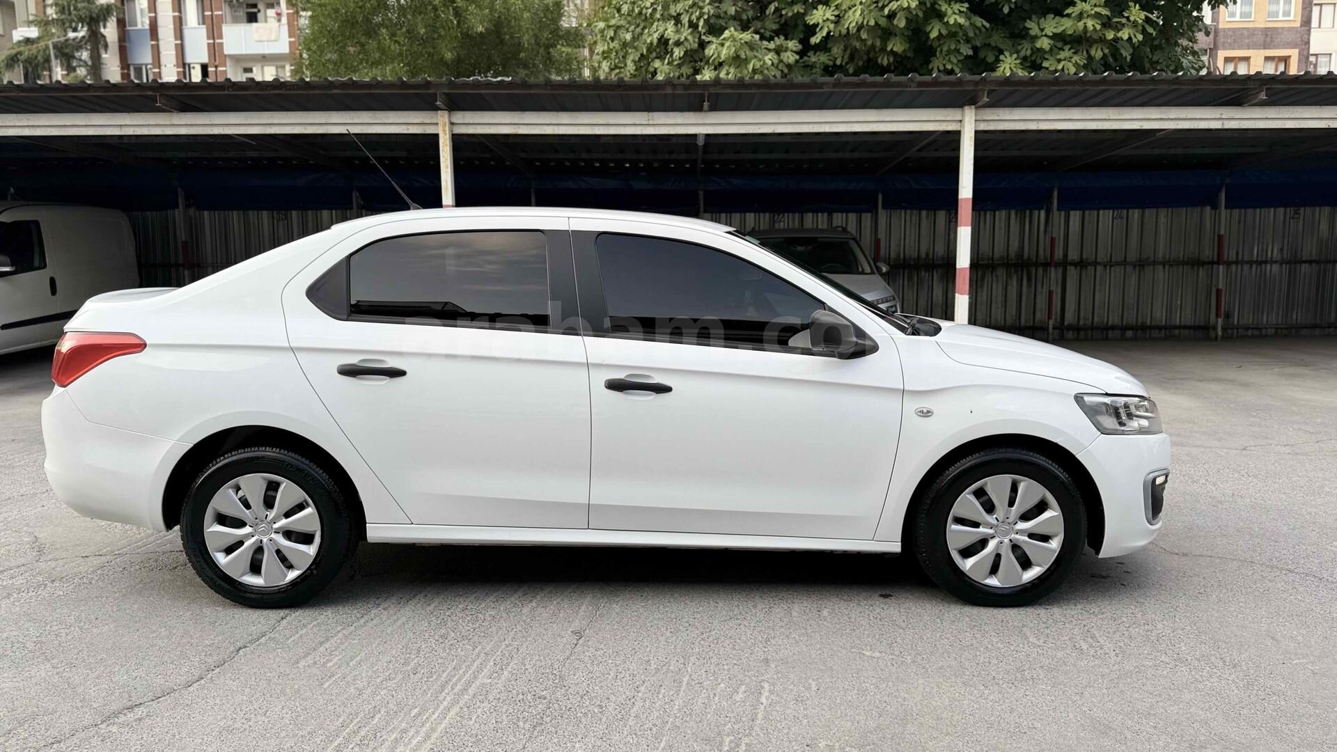 Galeriden Citroen C-Elysée 1.6 BlueHDI Live 2018 Model İstanbul 181.000 km Beyaz 4
