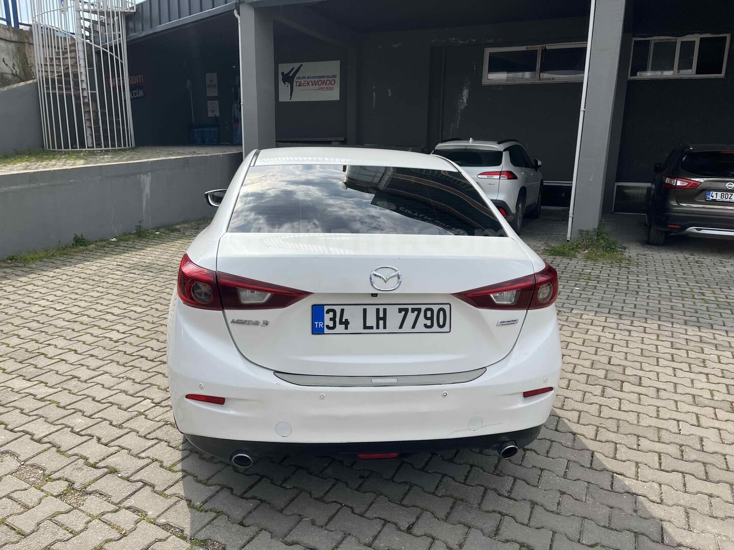 Sahibinden Mazda 3 1.5 SkyActive-G Power 2015 Model 4