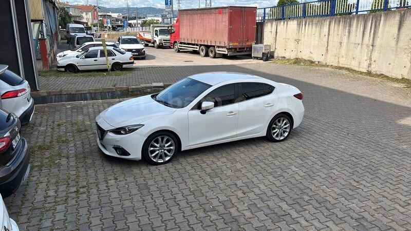 Sahibinden Mazda 3 1.5 SkyActive-G Power 2015 Model