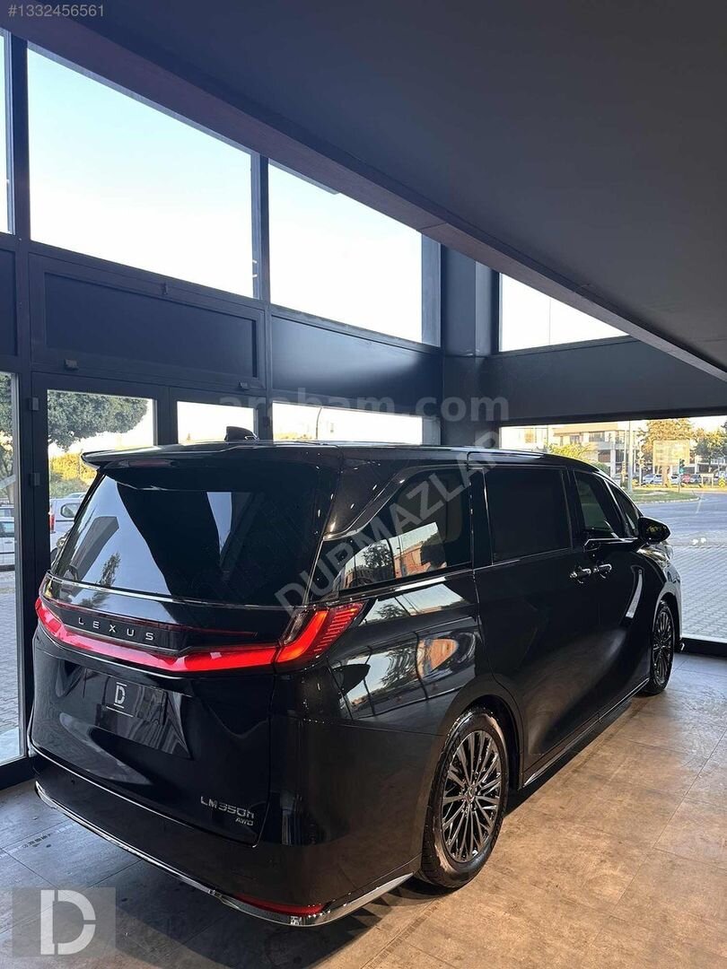 Galeriden Lexus LM 350h 2024 Model Antalya 25.000 km Siyah 5