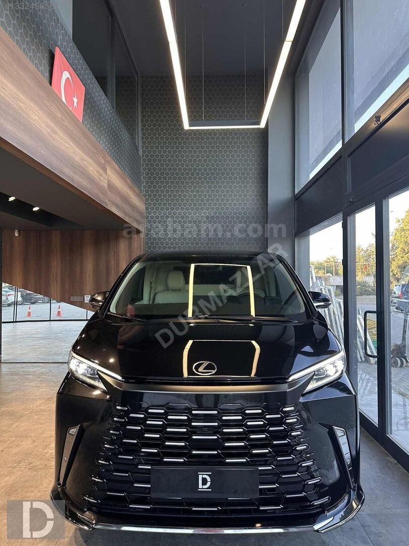Galeriden Lexus LM 350h 2024 Model Antalya 25.000 km Siyah 2