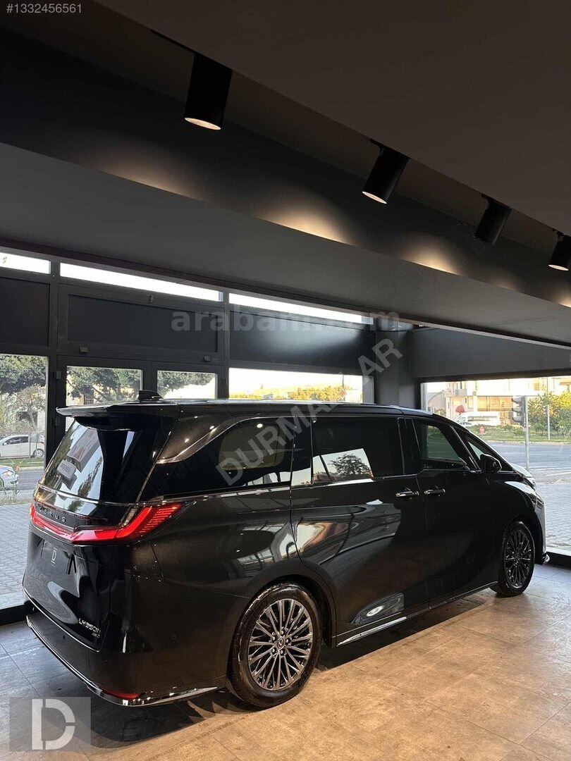 Galeriden Lexus LM 350h 2024 Model Antalya 25.000 km Siyah 4