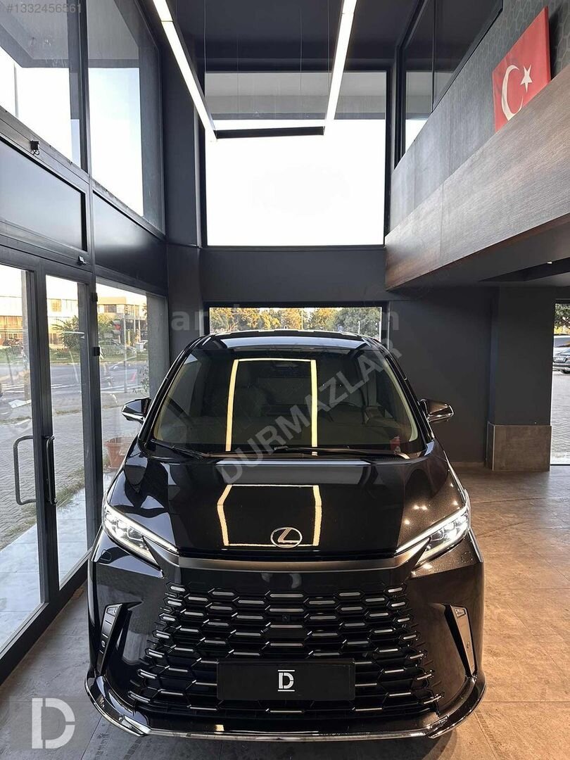 Galeriden Lexus LM 350h 2024 Model Antalya 25.000 km Siyah 7