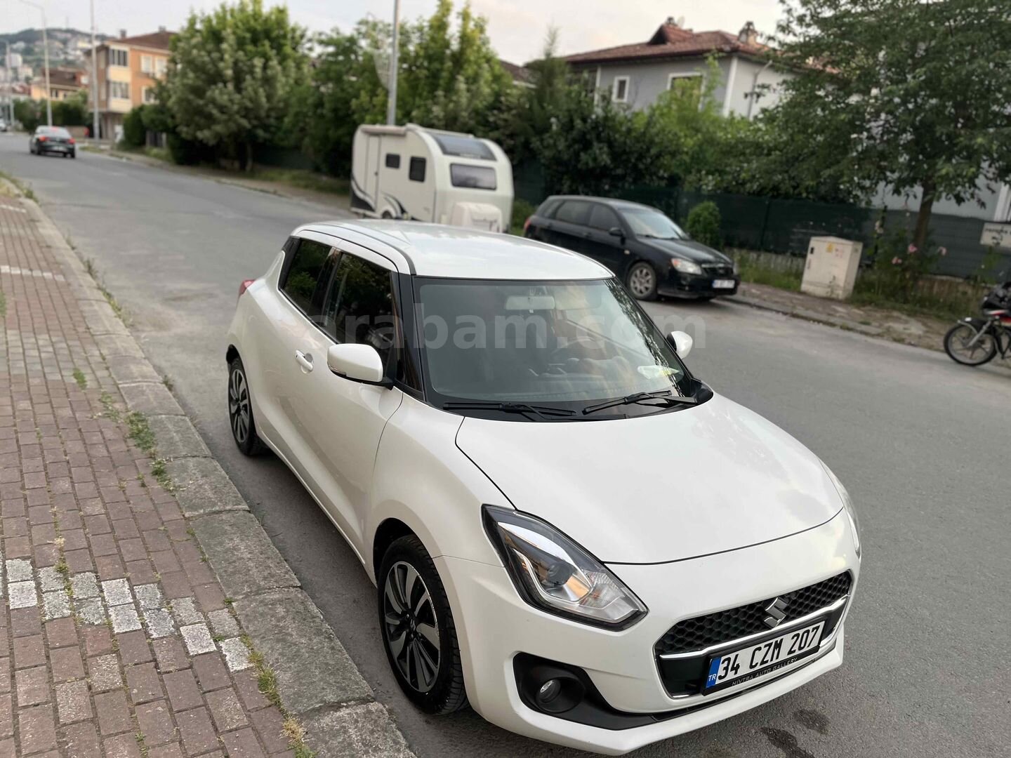 Sahibinden Suzuki Swift 1.2 GLX 2020 Model 125.000 km Beyaz 3