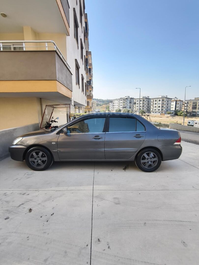 Sahibinden Mitsubishi Lancer 1.6 Comfort 2004 Model Mersin 298.000 km Füme 2