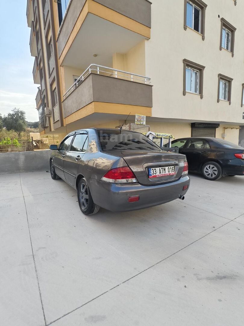 Sahibinden Mitsubishi Lancer 1.6 Comfort 2004 Model Mersin 298.000 km Füme 3