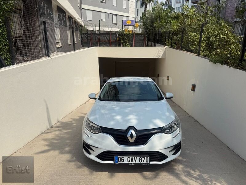 2022 RENAULT MEGANE 1.3 TCE JOY COMFORT 46.800 KM.