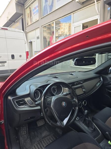 Sahibinden Alfa Romeo Giulietta 1.4 TB MultiAir Distinctive 2015 Model 172.000 km Kırmızı 7