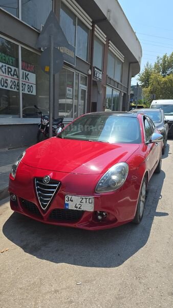 Sahibinden Alfa Romeo Giulietta 1.4 TB MultiAir Distinctive 2015 Model 172.000 km Kırmızı 2