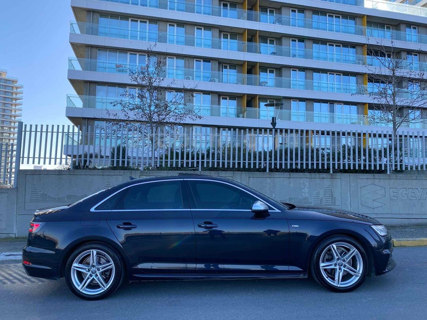 Galeriden Audi A4 Sedan 1.4 TFSI Sport 2015 Model Van 140.000 km Füme 2