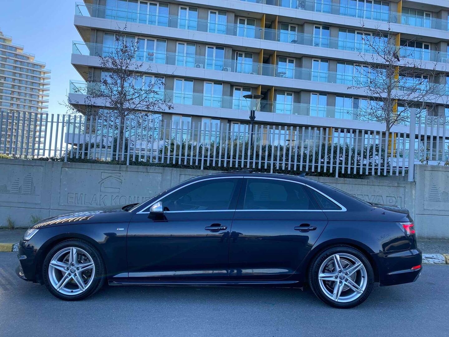 Galeriden Audi A4 Sedan 1.4 TFSI Sport 2015 Model Van 140.000 km Füme 3