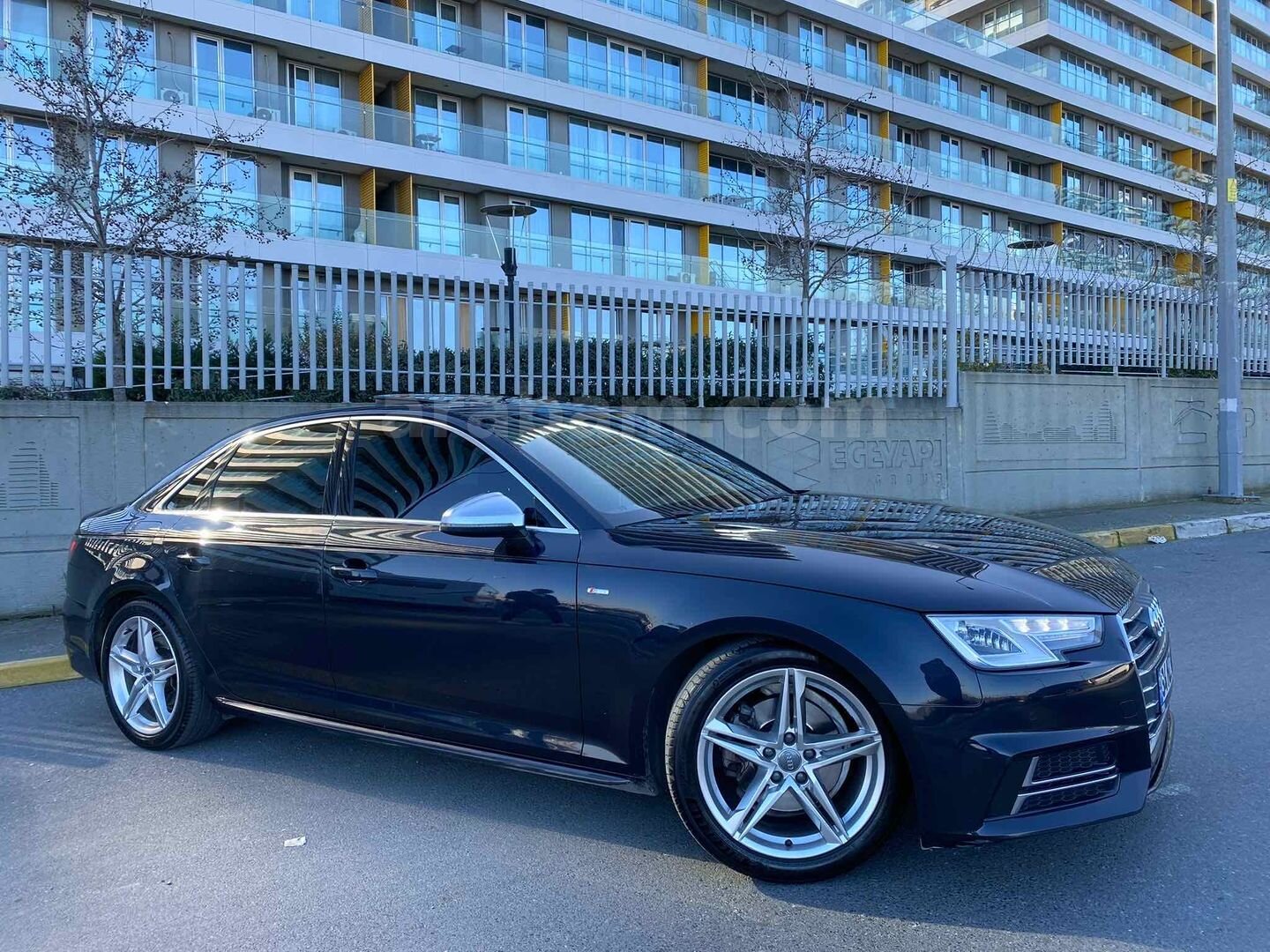 Galeriden Audi A4 Sedan 1.4 TFSI Sport 2015 Model Van 140.000 km Füme 4