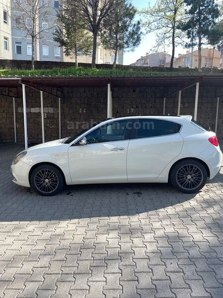 Sahibinden Alfa Romeo Giulietta 1.4 TB MultiAir Distinctive 2013 Model Otomatik 3