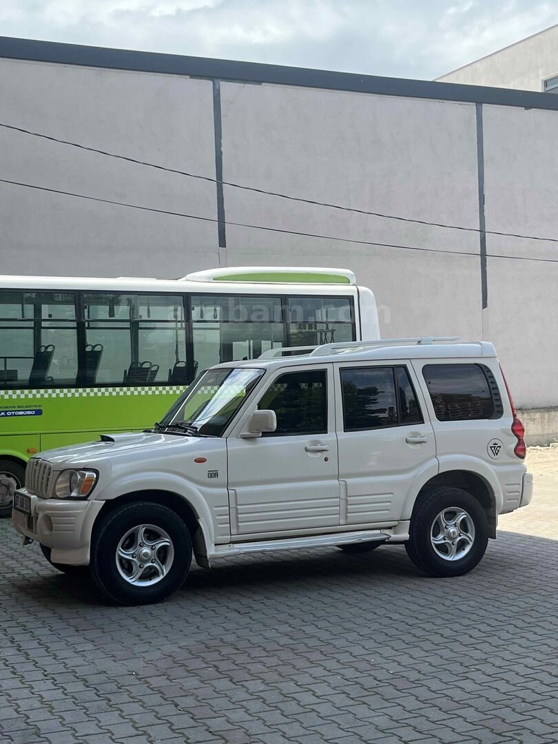 Sahibinden Mahindra Goa 2.6 CRDe 2010 Model Kocaeli 170.000 km Beyaz 3
