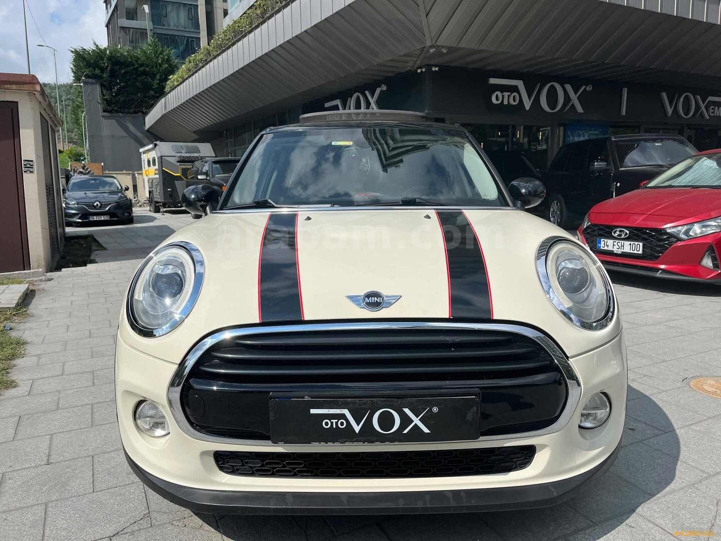 VOX OTO'DAN MİNİ CAM TAVANLI DÜŞÜK PEŞİNATLI OTO VADELİ ARABA 1