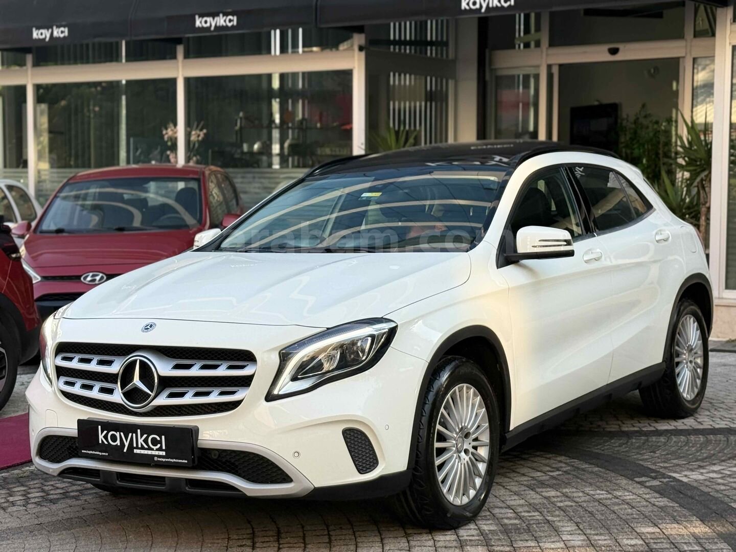2017 MERCEDES BENZ GLA 200 URBAN 1.6 BENZİN OTOMATİK 85.000 KM BAKIMLI %0.68 KREDİ 1