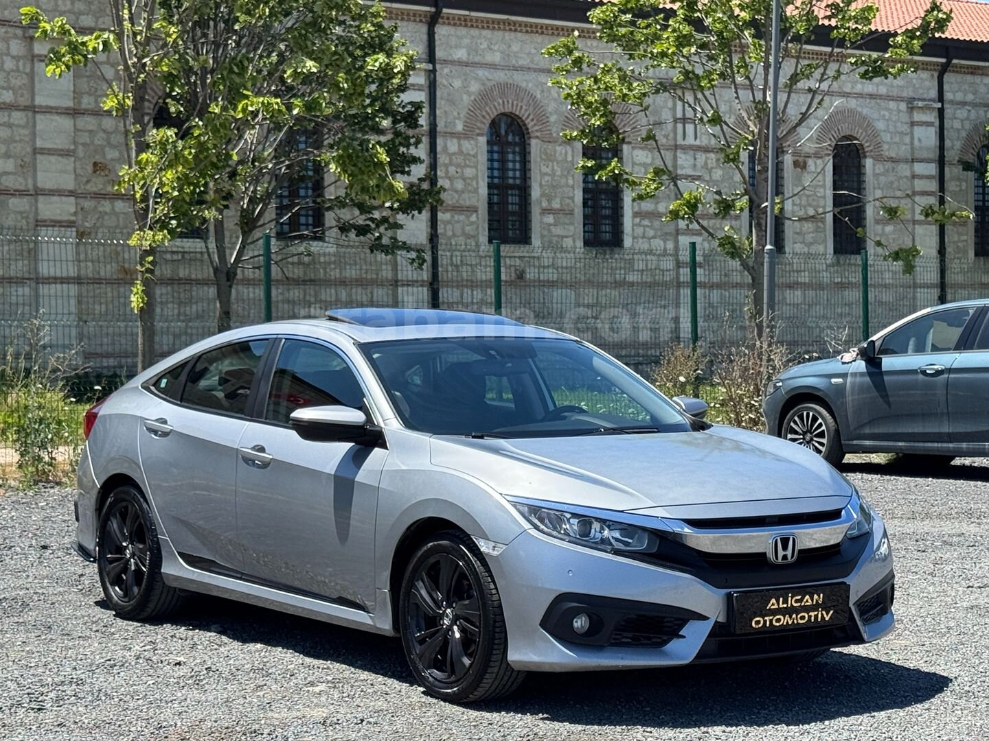 Galeriden Honda Civic 1.6i VTEC Elegance 2017 Model İstanbul 150.000 km Gri 2