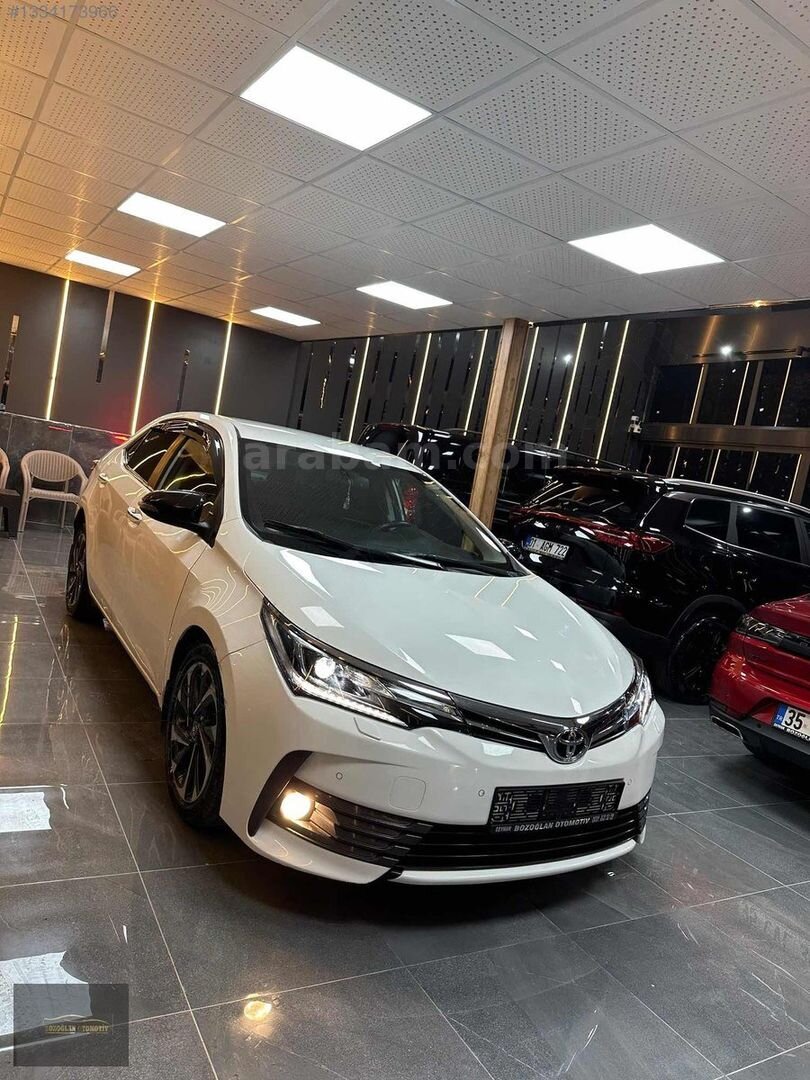Galeriden Toyota Corolla 1.4 D-4D Premium 50.Yıl 2017 Model Adana 163.000 km Beyaz 2