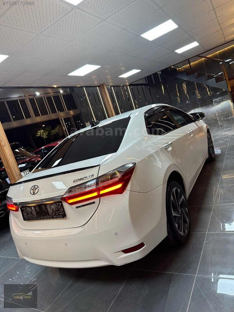 Galeriden Toyota Corolla 1.4 D-4D Premium 50.Yıl 2017 Model Adana 163.000 km Beyaz 7