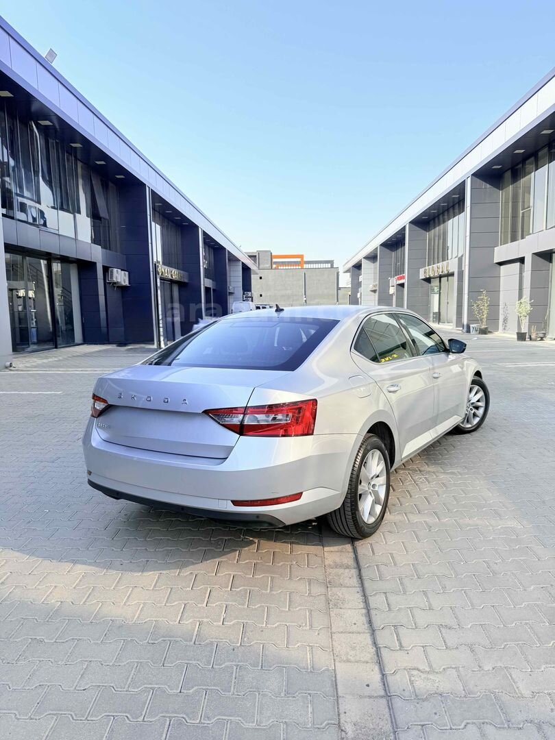 Galeriden Skoda SuperB 1.5 TSI Premium 2023 Model Diyarbakır 176.100 km Gri 2