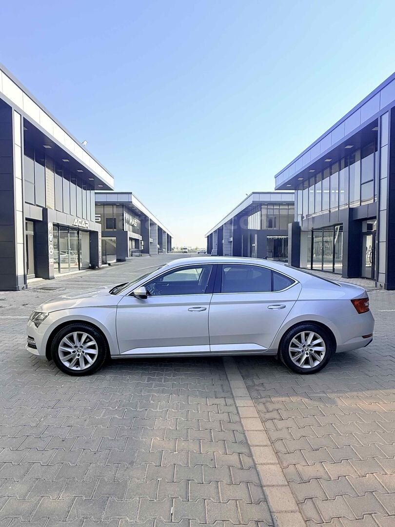 Galeriden Skoda SuperB 1.5 TSI Premium 2023 Model Diyarbakır 176.100 km Gri 4