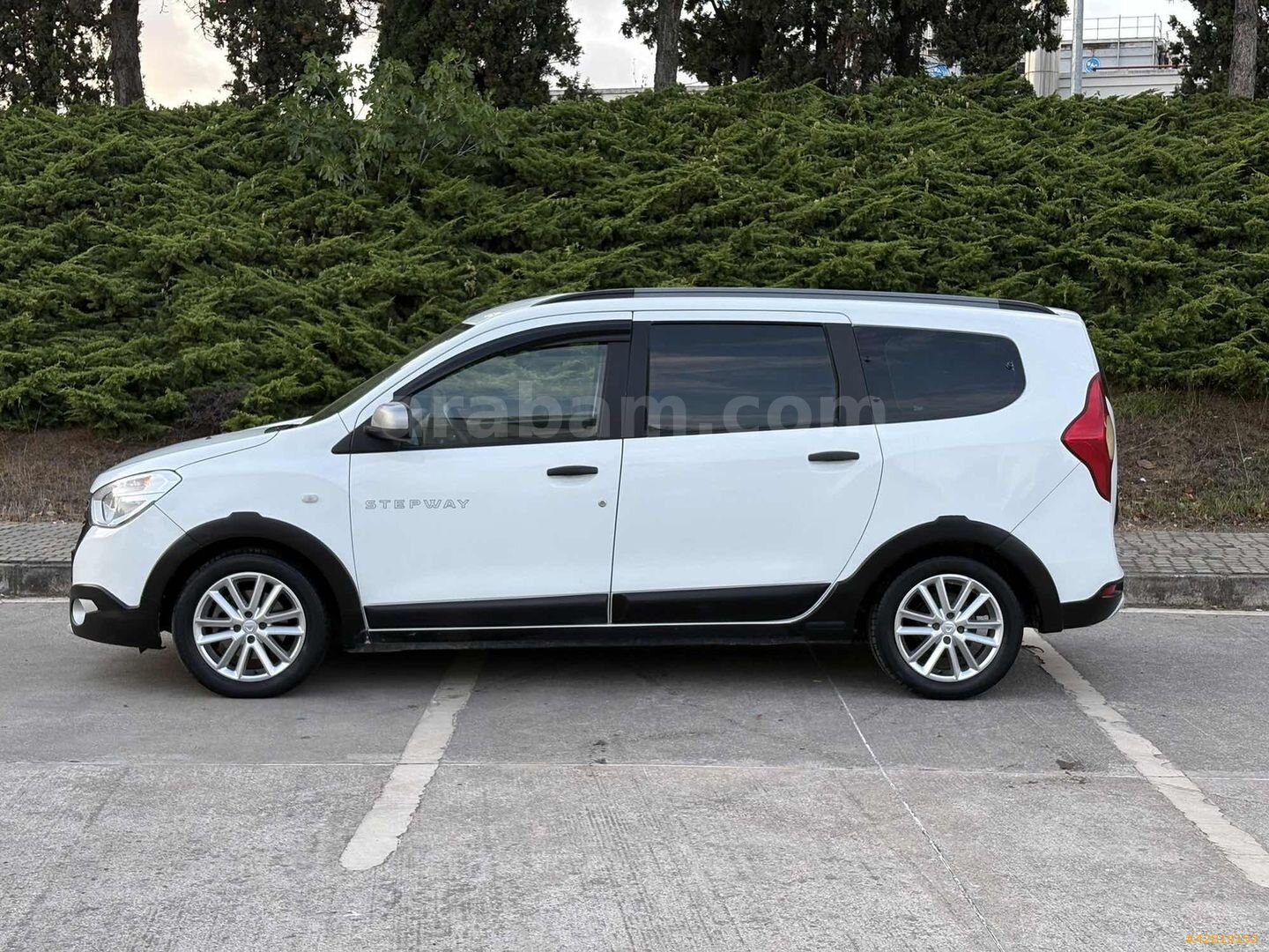 Galeriden Dacia Lodgy 1.5 BlueDCI Stepway 2022 Model İstanbul 243.000 km Beyaz 7