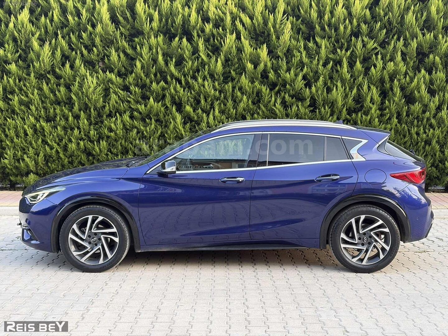 Galeriden Infiniti Q30 1.5 D 2016 Model Antalya 126.000 km Lacivert 3