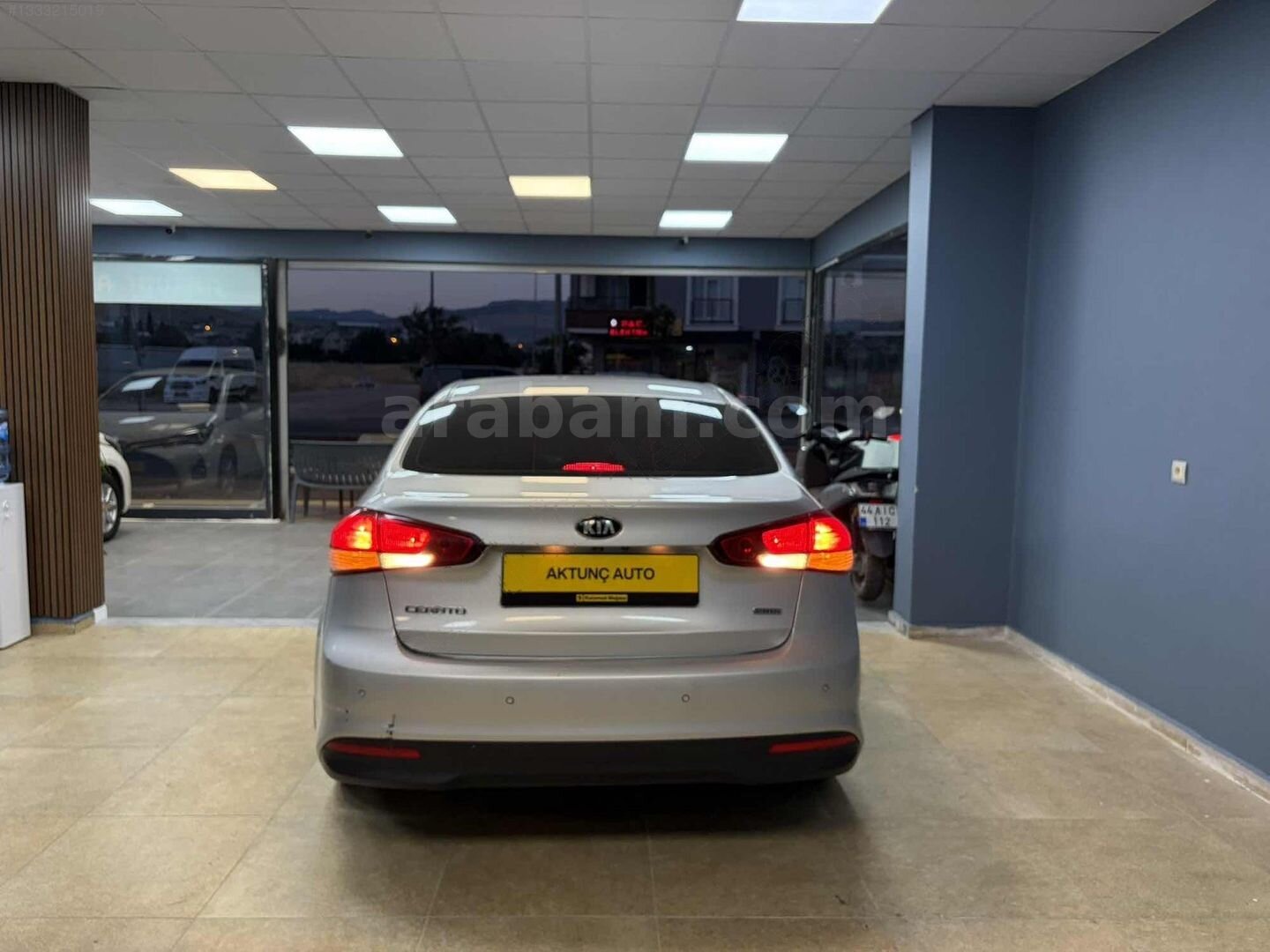 Galeriden Kia Cerato 1.6 CRDi Comfort 2017 Model Adıyaman 359.000 km Gri 6