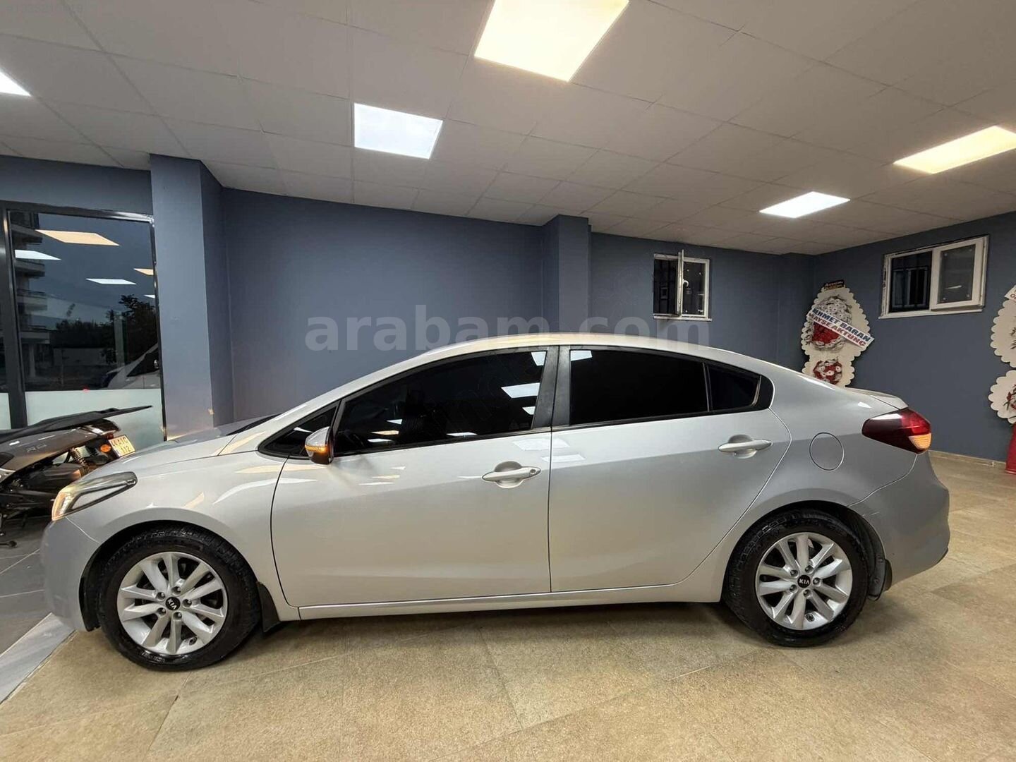 Galeriden Kia Cerato 1.6 CRDi Comfort 2017 Model Adıyaman 359.000 km Gri 7