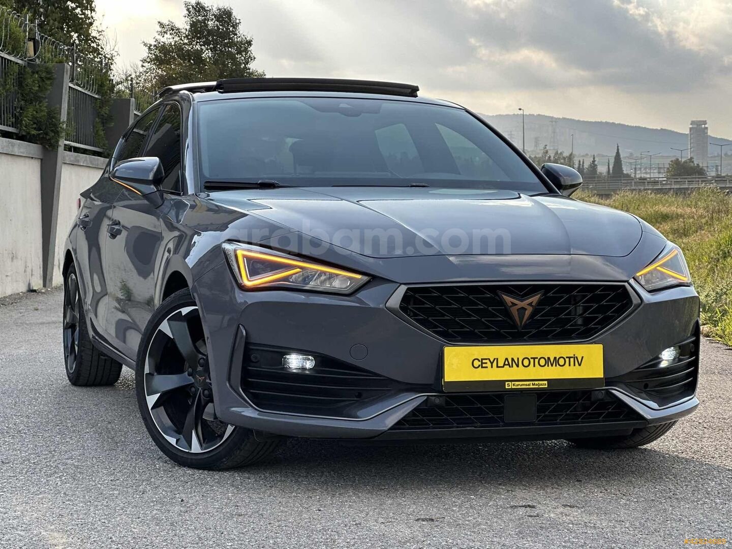 Galeriden Cupra Leon 1.5 eTSI Standart 2023 Model İzmir 75.500 km Gri 2