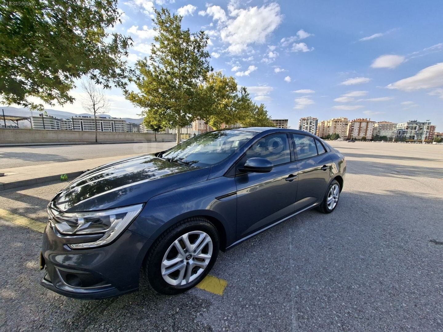 Galeriden Renault Megane 1.6 Joy 2017 Model Konya 123.200 km Füme 3
