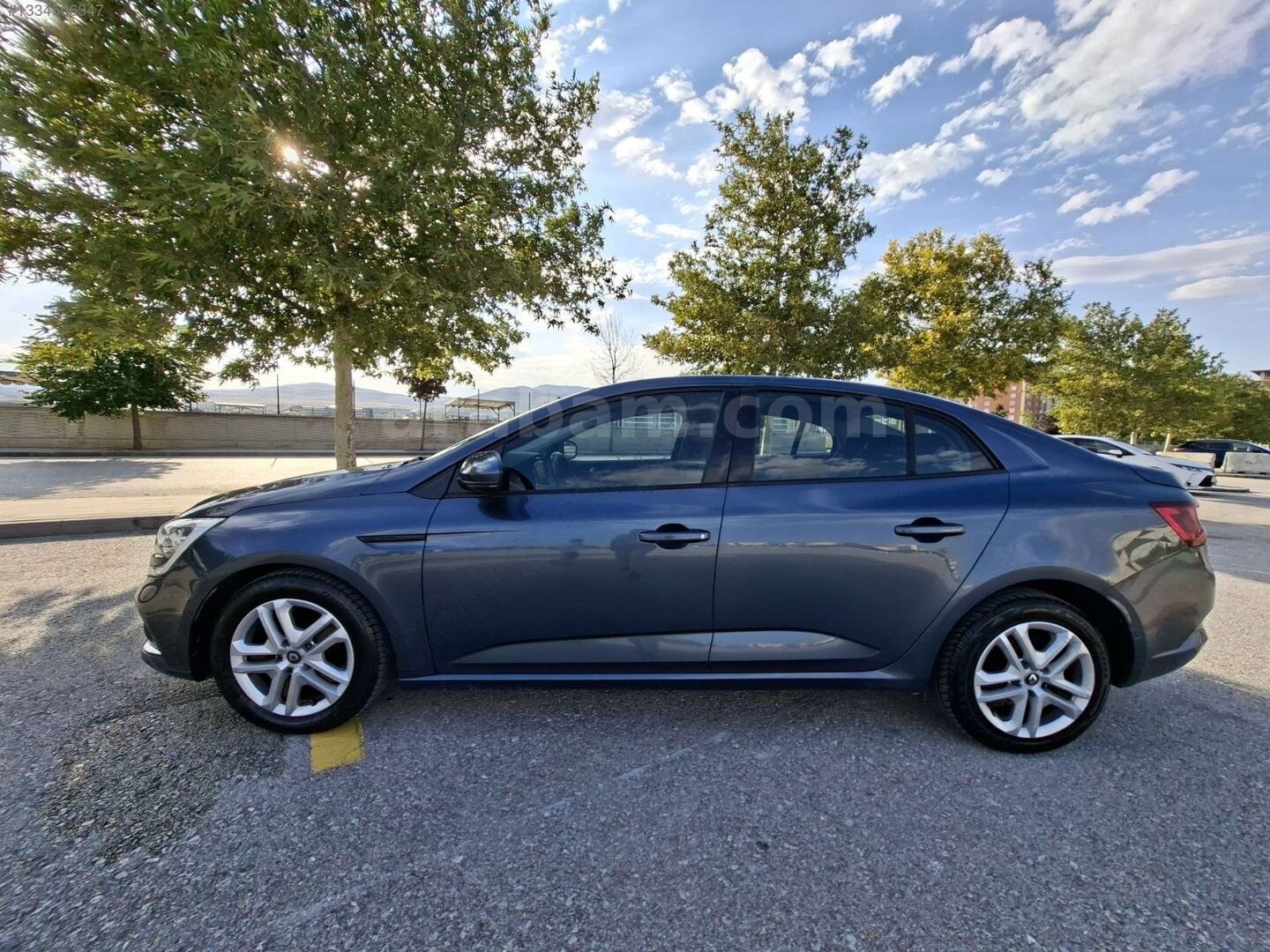 Galeriden Renault Megane 1.6 Joy 2017 Model Konya 123.200 km Füme 1