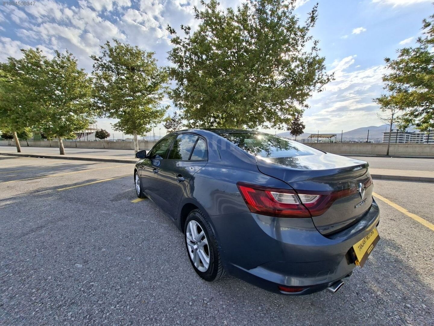 Galeriden Renault Megane 1.6 Joy 2017 Model Konya 123.200 km Füme 4