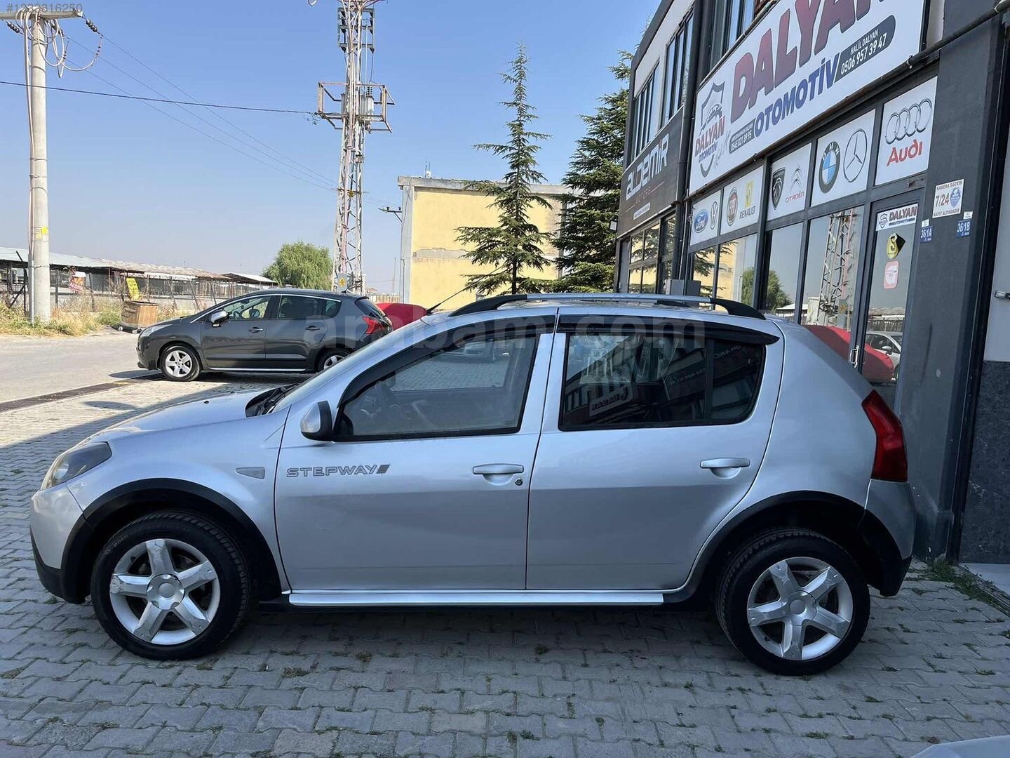 Galeriden Dacia Sandero 1.6 Stepway 2011 Model Afyonkarahisar 320.000 km Gri 6