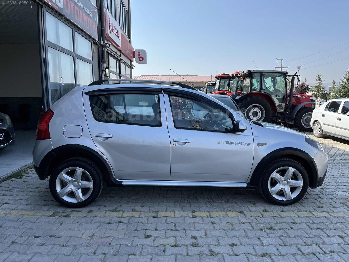 Galeriden Dacia Sandero 1.6 Stepway 2011 Model Afyonkarahisar 320.000 km Gri 4