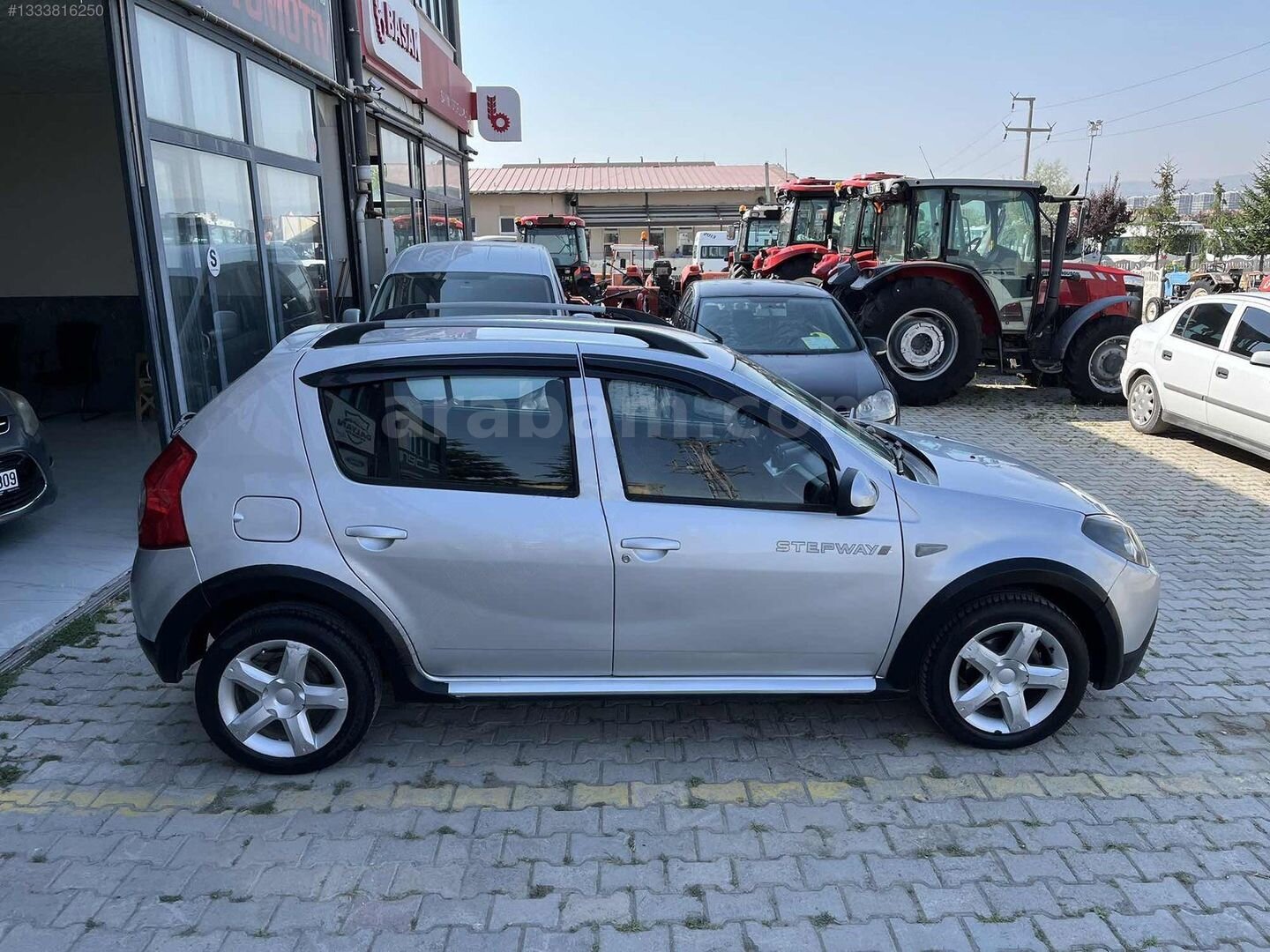 Galeriden Dacia Sandero 1.6 Stepway 2011 Model Afyonkarahisar 320.000 km Gri 5