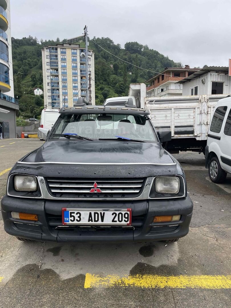 Galeriden Mitsubishi L 200 4x2 Pick Up 2000 Model Rize 4