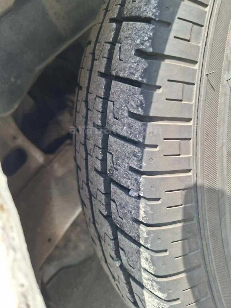 Galeriden Mitsubishi L 200 4x2 Pick Up 2000 Model Rize 6