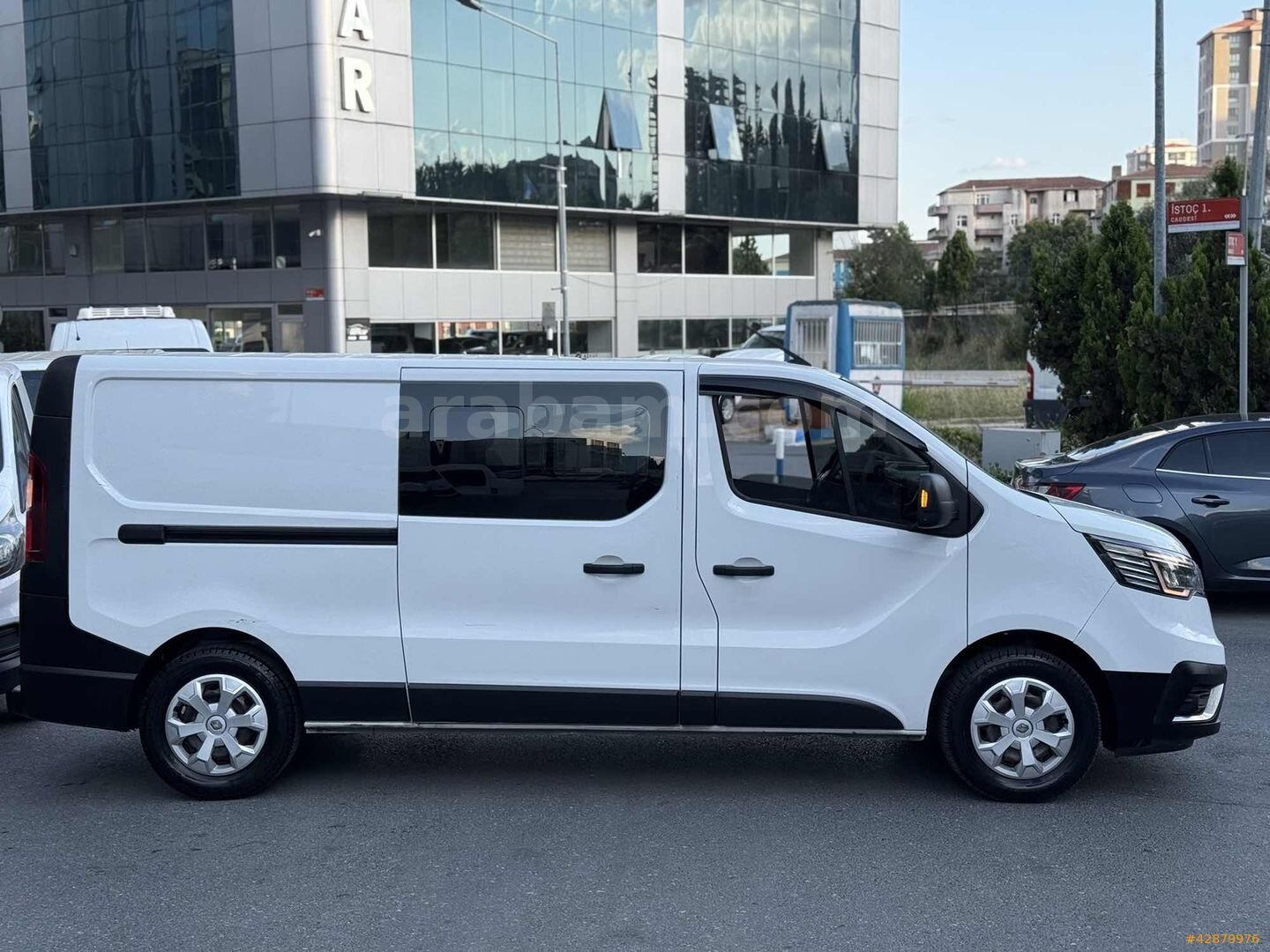 Galeriden Renault Trafic 2.0 DCI Grand Confort 2023 Model İstanbul 131.478 km Beyaz 5