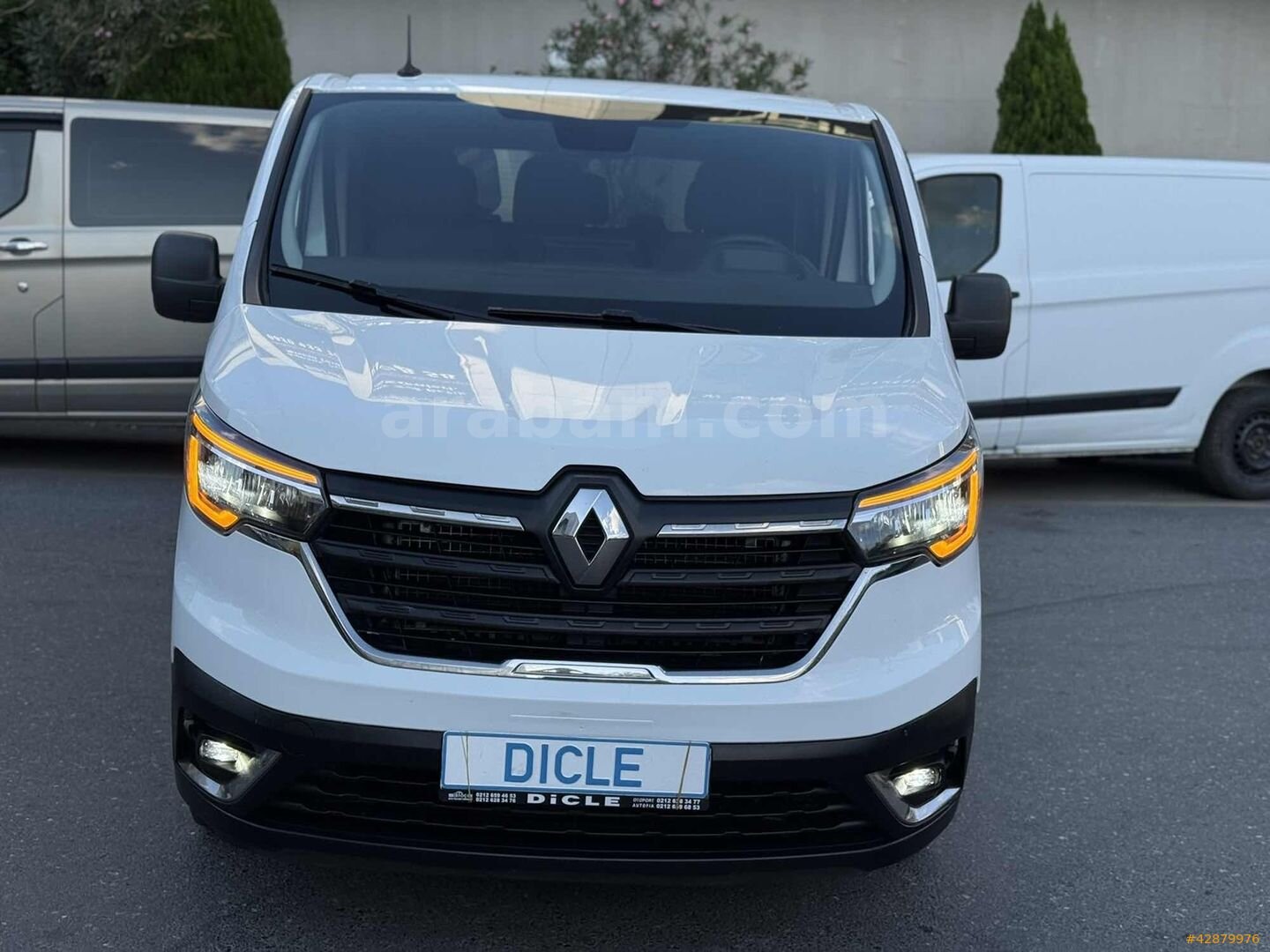 Galeriden Renault Trafic 2.0 DCI Grand Confort 2023 Model İstanbul 131.478 km Beyaz 3