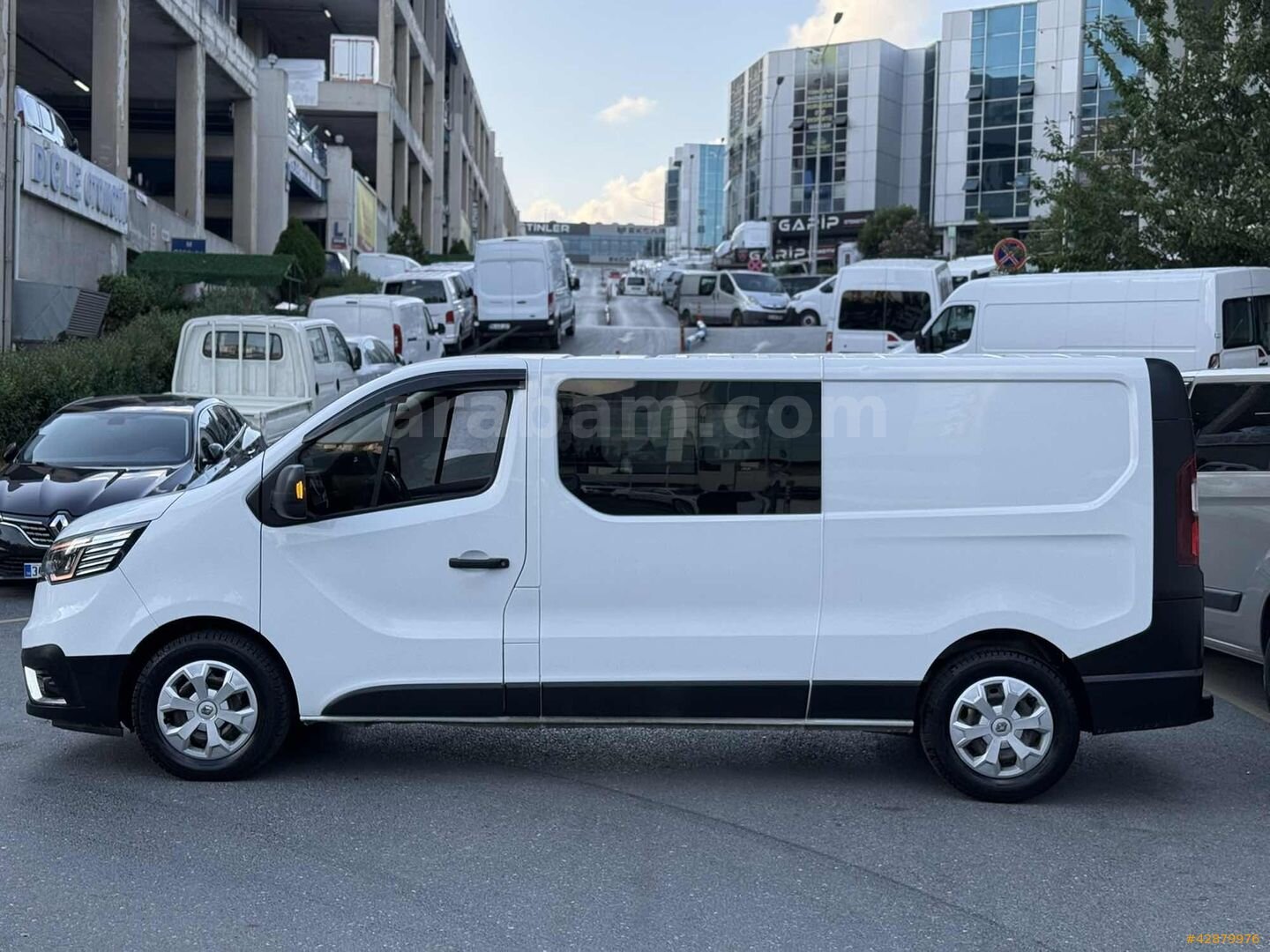Galeriden Renault Trafic 2.0 DCI Grand Confort 2023 Model İstanbul 131.478 km Beyaz 4
